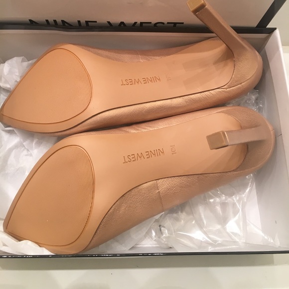 Gold Pumps! - Picture 2 of 4